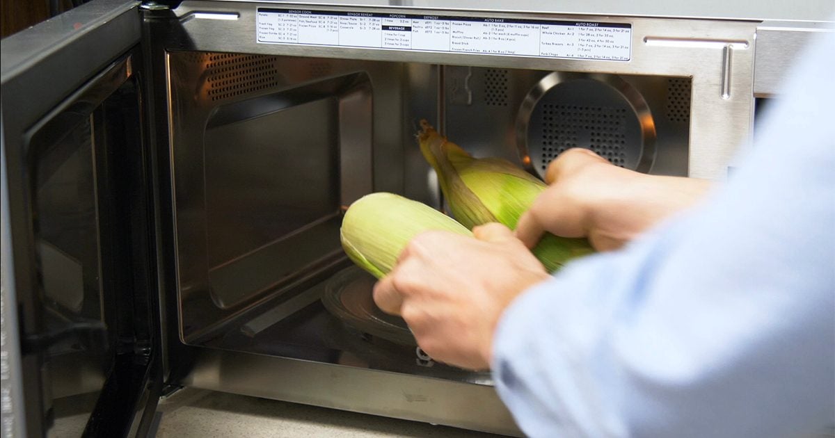 Cook Perfect Corn on the Cob in Minutes with Your Microwave